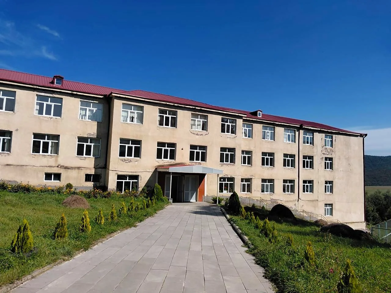 İfnari: the school building