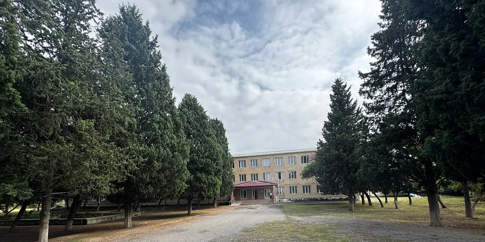 Nəzərli: the school building