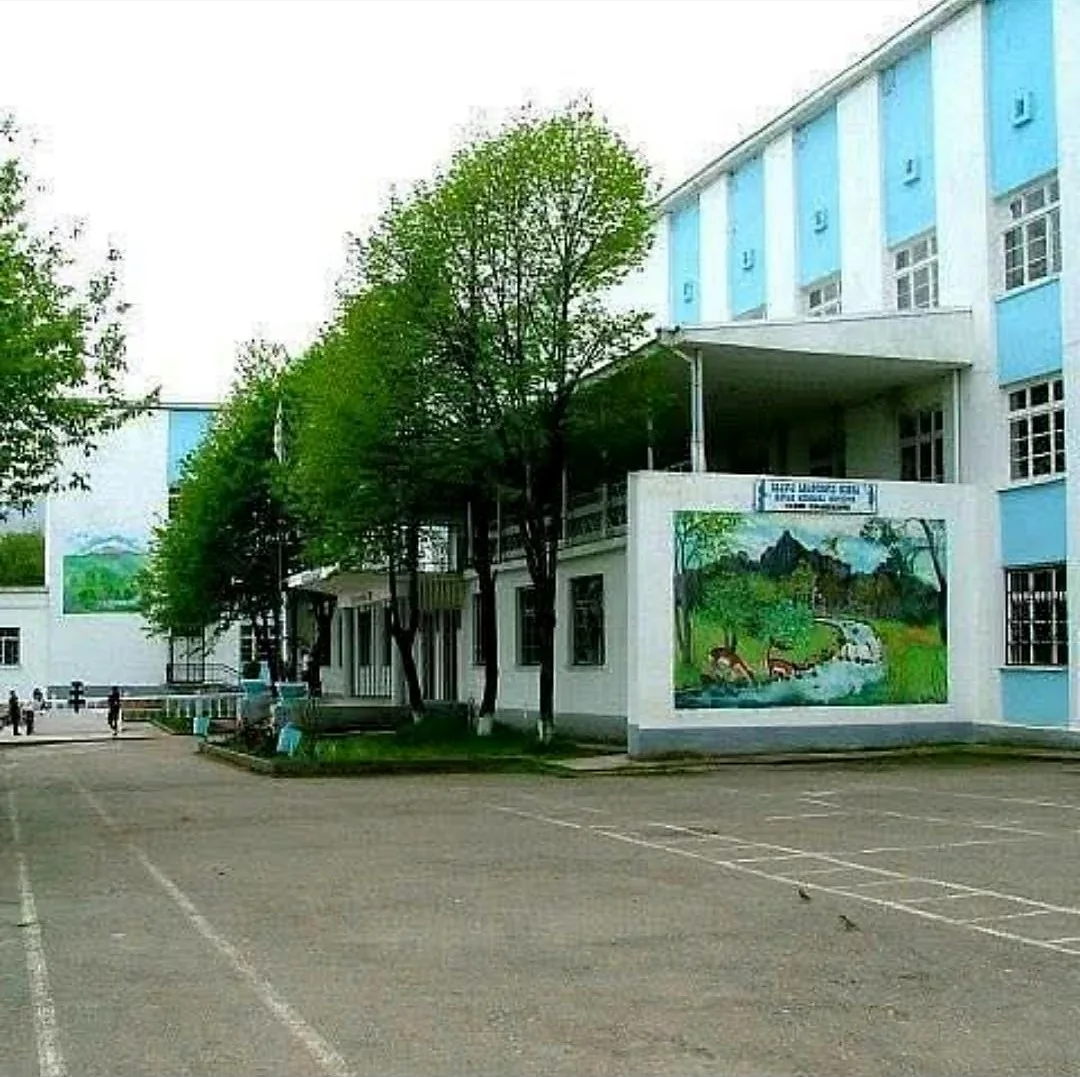 Sadaxlı: the school building