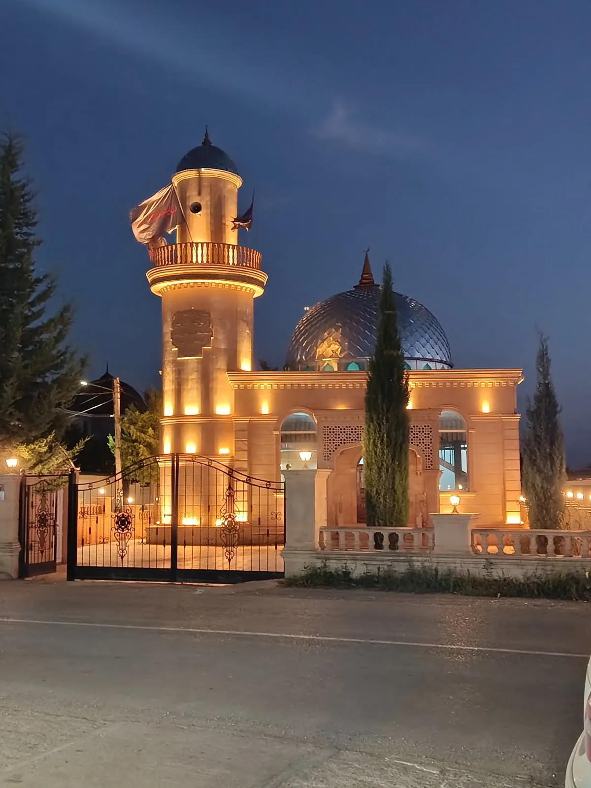 Əzizkənd: The village mosque