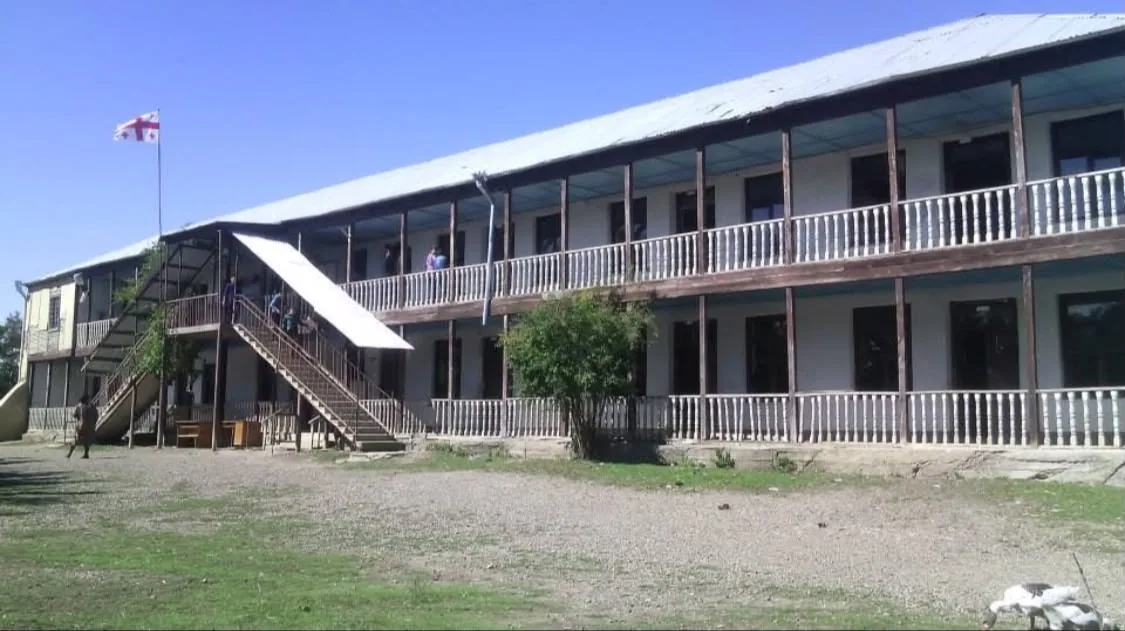 Əzizkənd: The village public school