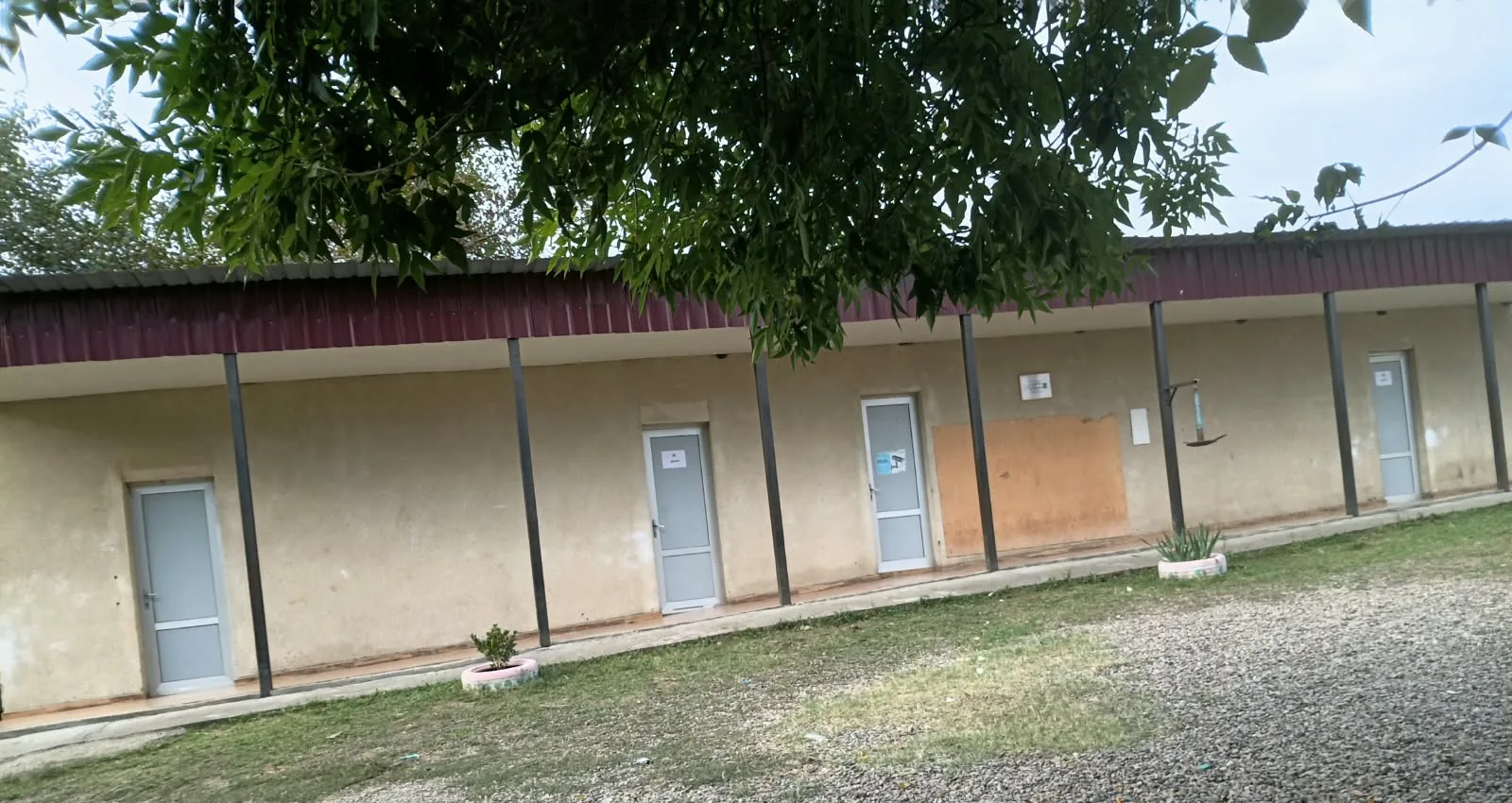 Yuxarı Saral: The school’s old building